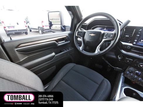 Used 2024 Chevrolet Silverado 2500 LT AWD/4WD image 9