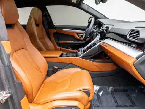 Used 2022 Lamborghini Urus image 16