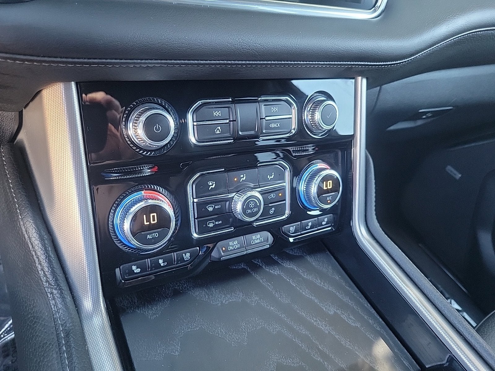 Certified 2024 GMC Yukon Denali w/ Advanced Technology Package RWD image 22