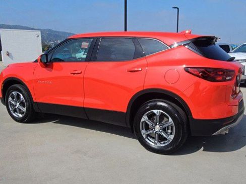 Used 2025 Chevrolet Blazer LT FWD image 6