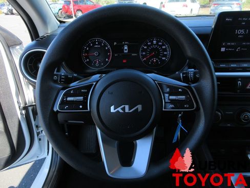 Used 2022 Kia Forte LXS w/ LXS Technology Package image 9
