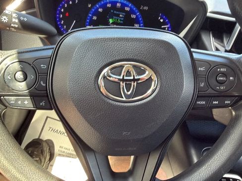 Used 2021 Toyota Corolla LE FWD image 16