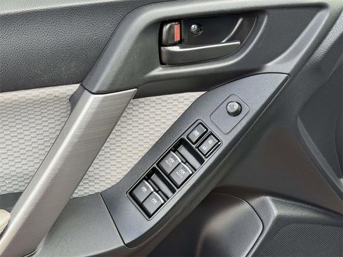 Used 2018 Subaru Forester 2.5i w/ Alloy Wheel Package image 10