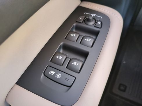 New 2026 Volvo XC60 B5 Plus w/ Protection Package Premier image 23