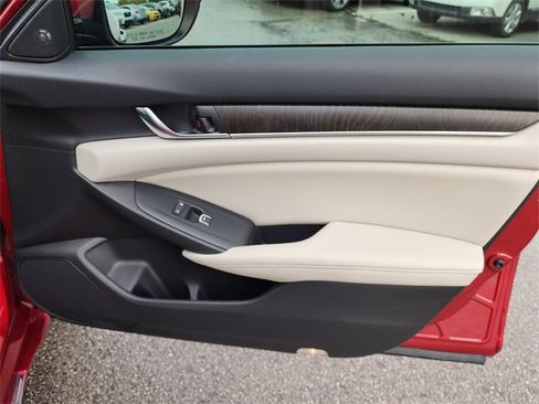 Used 2022 Honda Accord Touring image 16
