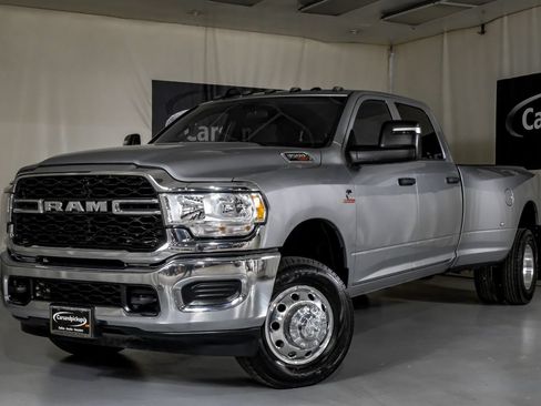 Used 2024 RAM 3500 Tradesman w/ Chrome Appearance Group AWD/4WD image 4