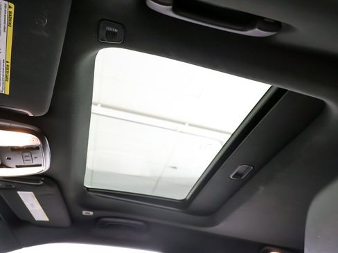 Used 2018 Dodge Charger R/T image 25