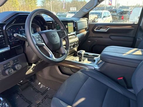 Used 2024 Chevrolet Silverado 1500 LT Trail Boss w/ Convenience Package II image 16