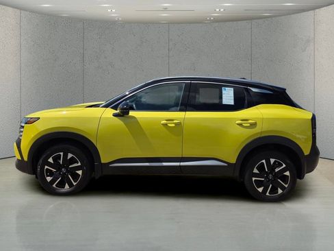 Used 2025 Nissan Kicks SR FWD image 2