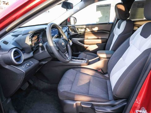Used 2024 Chevrolet Trax LS w/ LS Convenience Package FWD image 20