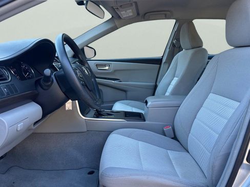 Used 2017 Toyota Camry XLE image 14