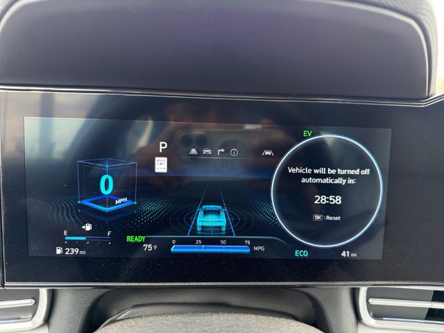 Used 2025 Hyundai Elantra Limited FWD image 15