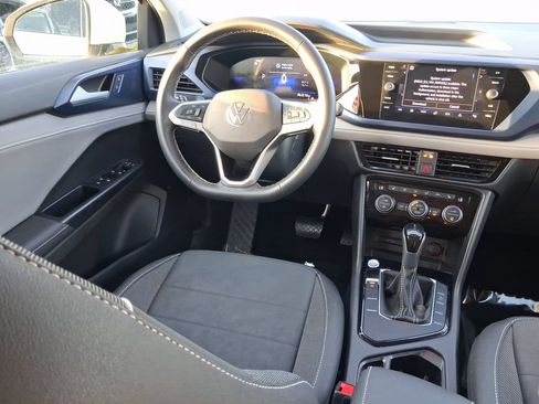 Certified 2024 Volkswagen Taos SE FWD image 10