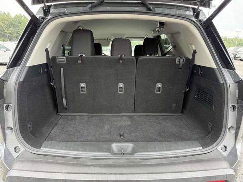 Used 2025 Nissan Pathfinder SV image 19