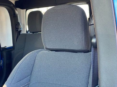 Used 2025 Jeep Gladiator Sport image 23