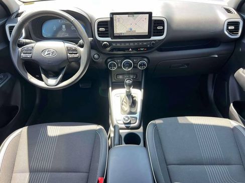 Used 2025 Hyundai Venue Limited FWD image 19