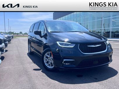 Used 2023 Chrysler Pacifica Touring-L