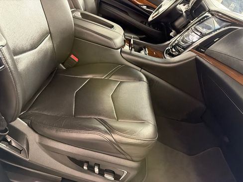 Used 2018 Cadillac Escalade Premium Luxury AWD/4WD image 23