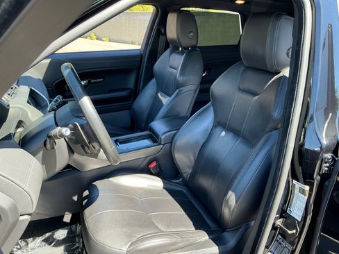 Used 2019 Land Rover Range Rover Evoque SE image 17