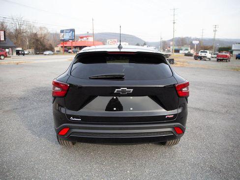 Certified 2024 Chevrolet Trax RS w/ Driver Confidence Package image 4