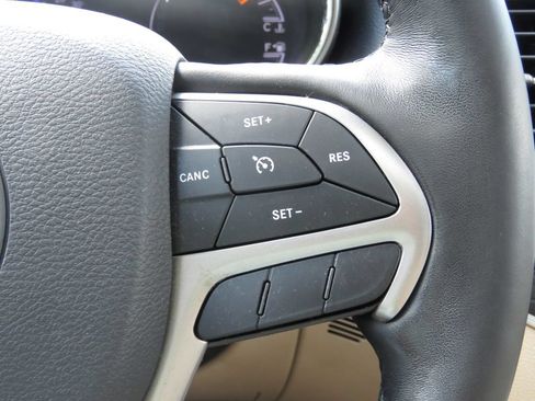 Used 2021 Jeep Grand Cherokee Limited AWD/4WD image 23