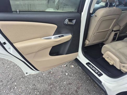 Used 2015 Dodge Journey SXT w/ Flexible Seating Group FWD image 11