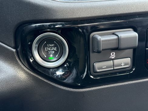 Used 2024 GMC Sierra 1500 SLT image 25