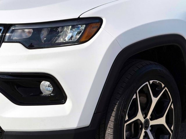 Used 2025 Jeep Compass Limited AWD/4WD image 10