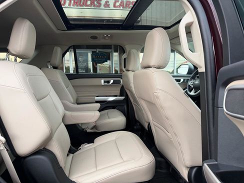 Used 2023 Ford Explorer XLT w/ Equipment Group 202A AWD/4WD image 22