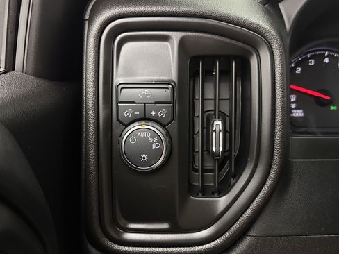 Used 2024 Chevrolet Silverado 1500 Custom image 17
