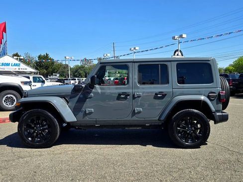 Used 2025 Jeep Wrangler Unlimited Sahara w/ Safety Group image 8