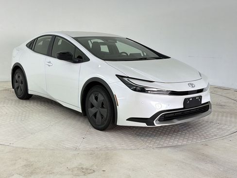 Used 2024 Toyota Prius Prime FWD image 7
