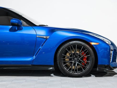 Used 2021 Nissan GT-R Premium image 3