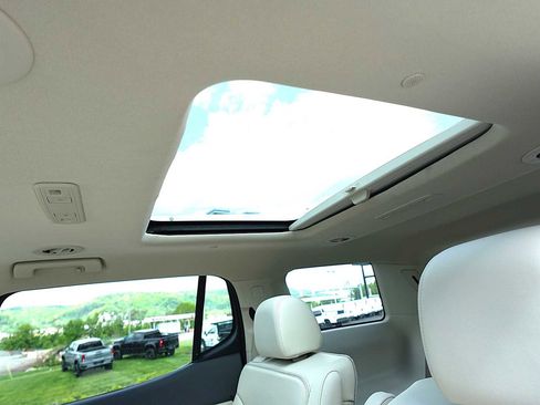 Used 2023 GMC Acadia Denali w/ Denali Ultimate Package AWD/4WD image 29