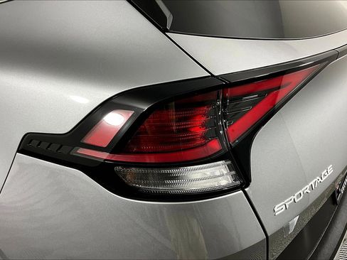 Used 2025 Kia Sportage LX image 24