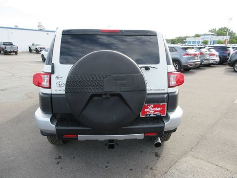 Used 2011 Toyota FJ Cruiser 4WD w/ Convenience Pkg image 6