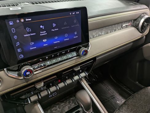 Used 2024 Chevrolet Colorado ZR2 w/ Technology Package image 11