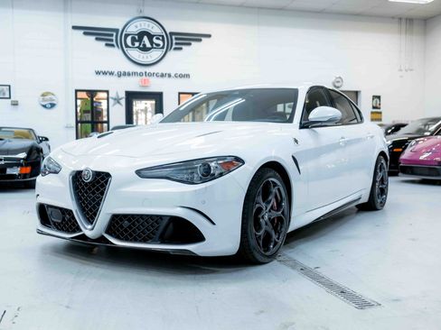 Used 2017 Alfa Romeo Giulia Quadrifoglio image 4