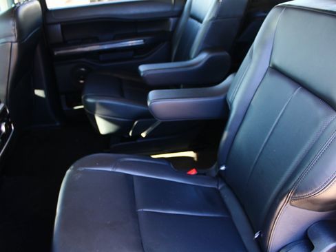 Used 2023 Ford Expedition Max XLT image 12