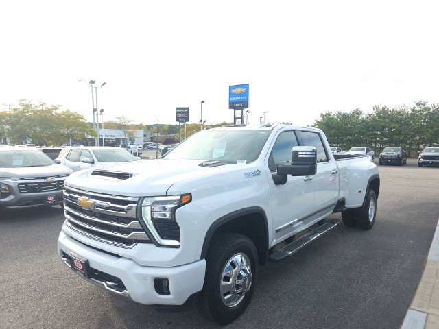 Used 2024 Chevrolet Silverado 3500 High Country w/ High Country Premium Package AWD/4WD image 6
