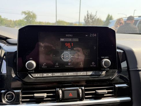 Used 2022 Nissan Pathfinder SV image 31