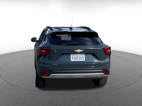 Used 2025 Chevrolet Trax LT image 11