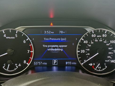 Used 2025 Nissan Altima 2.5 SV FWD image 18
