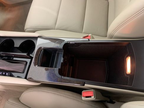 Used 2015 Cadillac XTS Standard image 28