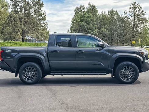Used 2025 Toyota Tacoma TRD Off-Road AWD/4WD image 3