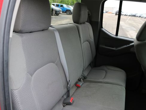 Used 2010 Nissan Frontier SE image 16