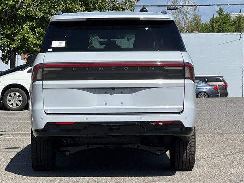 New 2026 Lincoln Navigator L Reserve AWD/4WD image 6