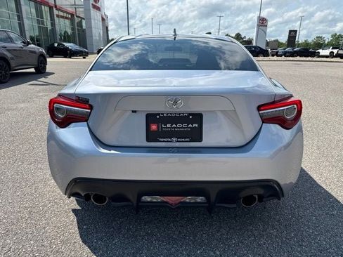 Used 2017 Toyota 86 RWD image 9