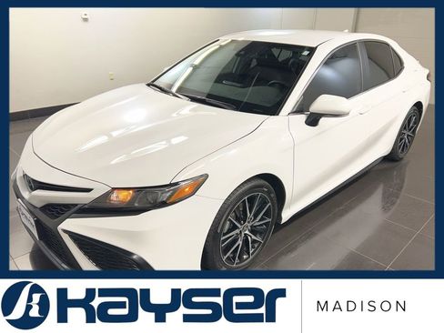 Used 2023 Toyota Camry SE w/ Blackout Package (TMS) image 3