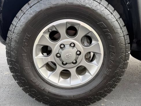 Used 2013 Toyota FJ Cruiser 4WD w/ Convenience Pkg image 13